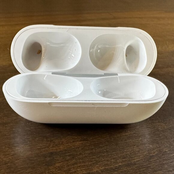 Apple AirPods Pro with Wireless Charging Case - Model MWP22AM/A - STATIC NOISE - Picture 7 of 11